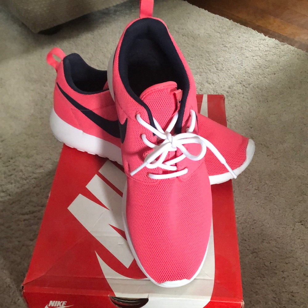 Nike ROCHE ONE Sneaker with box.